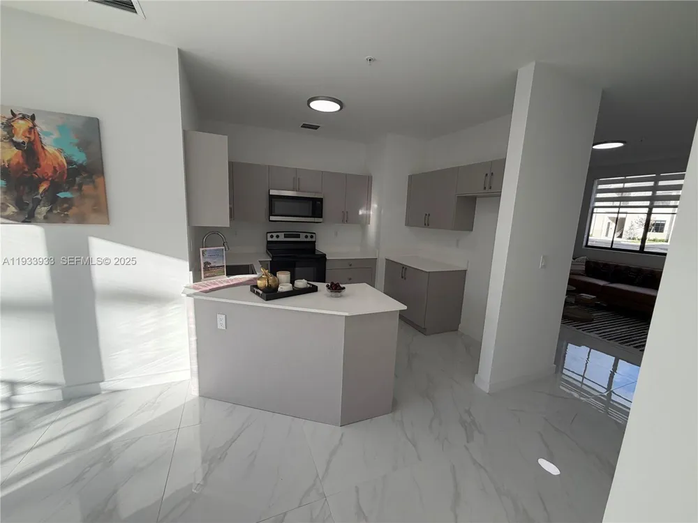 2308 E 4th ave #208 Hialeah, FL 33013