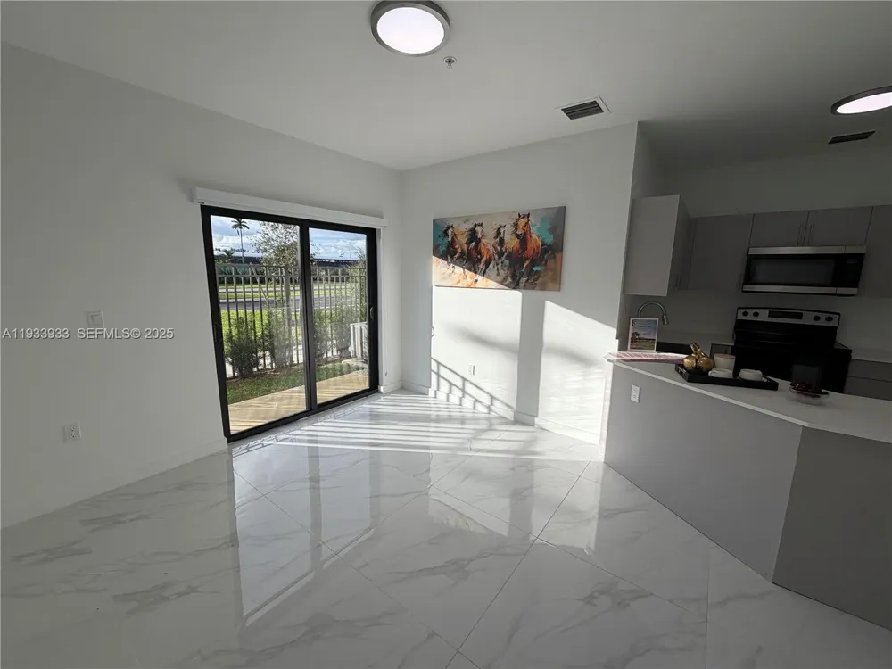 2308 E 4th ave #208 Hialeah, FL 33013