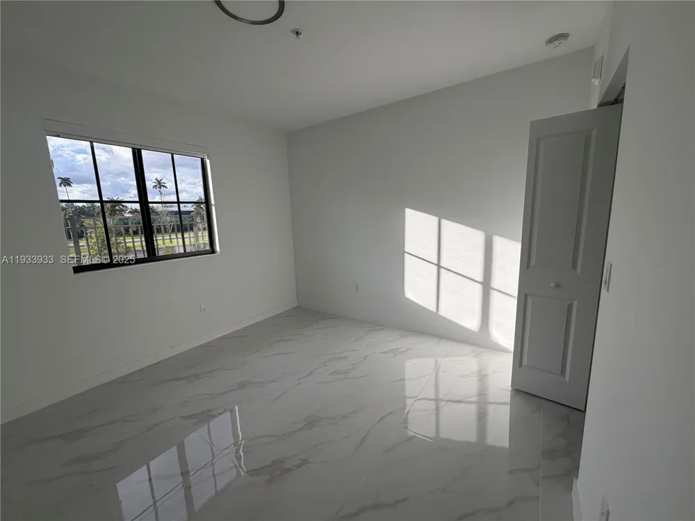 2308 E 4th ave #208 Hialeah, FL 33013