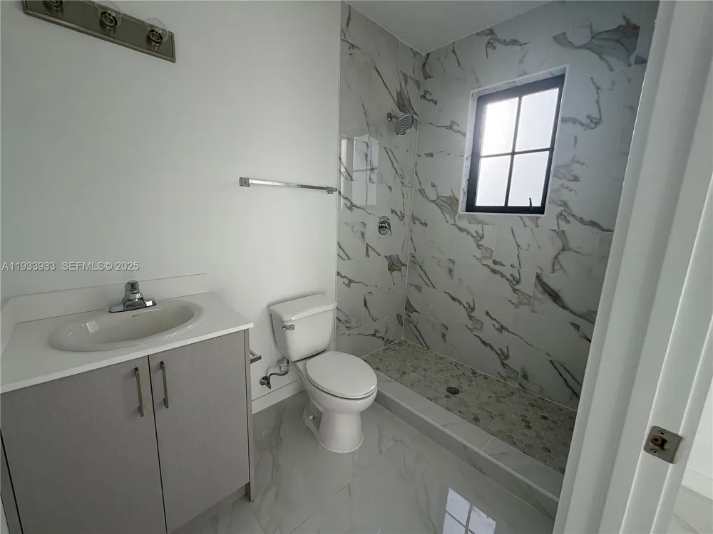 2308 E 4th ave #208 Hialeah, FL 33013