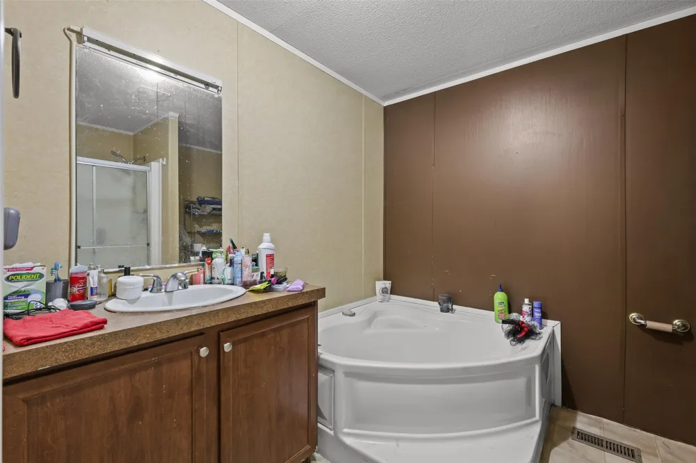 204 S Wickham Street Alvord, TX 76225