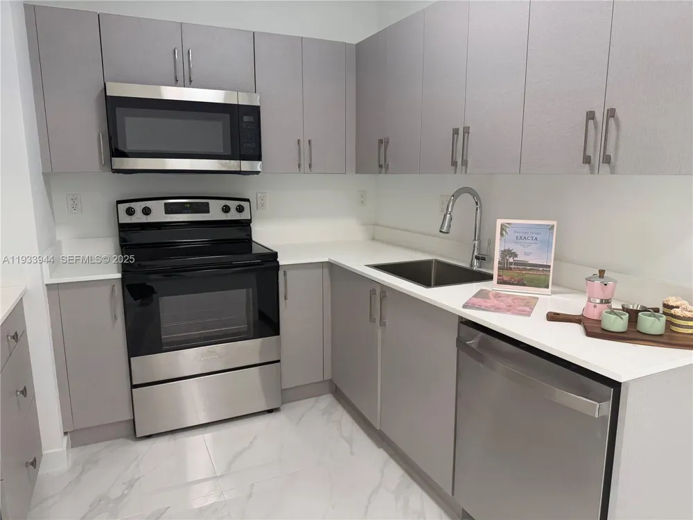 2306 E 4th ave #303 Hialeah, FL 33013