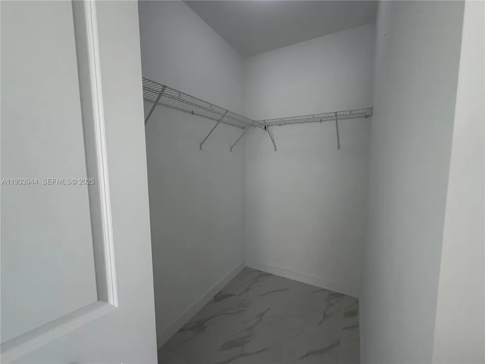 2306 E 4th ave #303 Hialeah, FL 33013