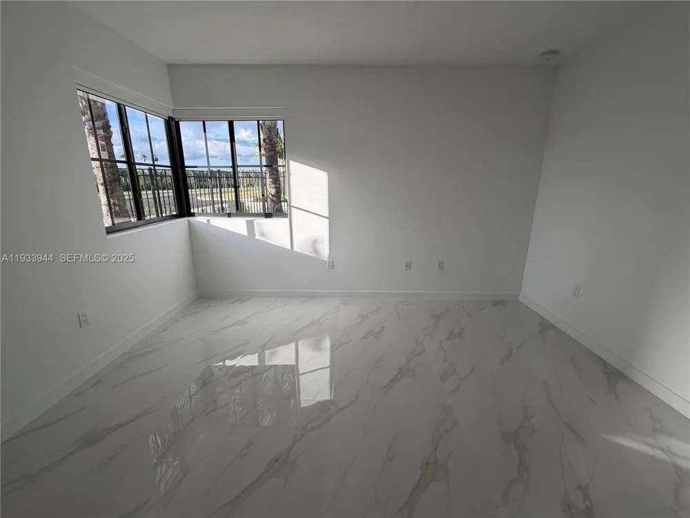 2306 E 4th ave #303 Hialeah, FL 33013