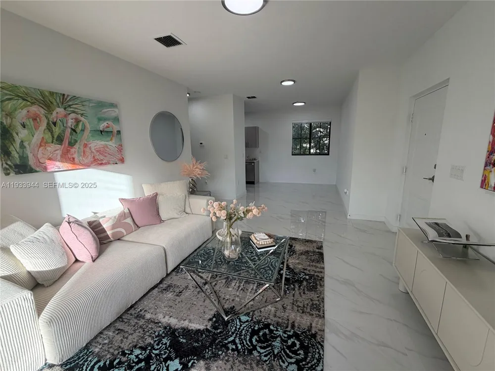2306 E 4th ave #303 Hialeah, FL 33013
