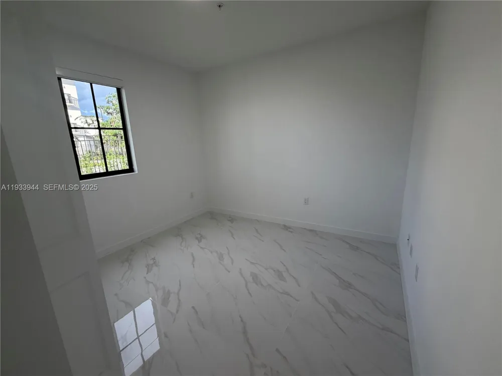 2306 E 4th ave #303 Hialeah, FL 33013
