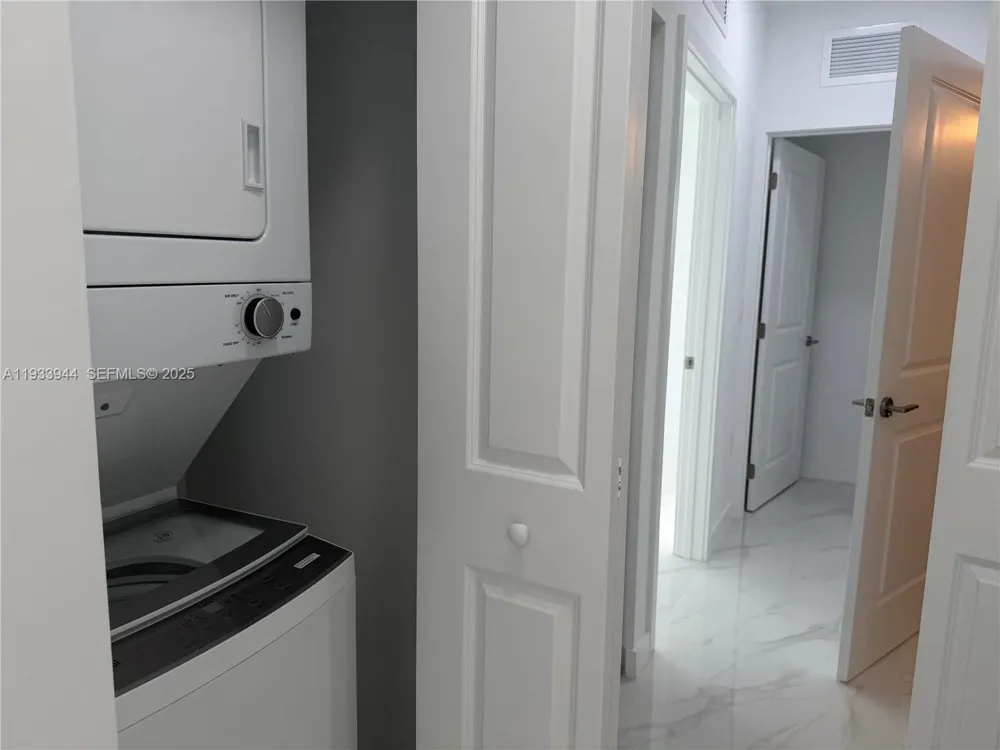 2306 E 4th ave #303 Hialeah, FL 33013