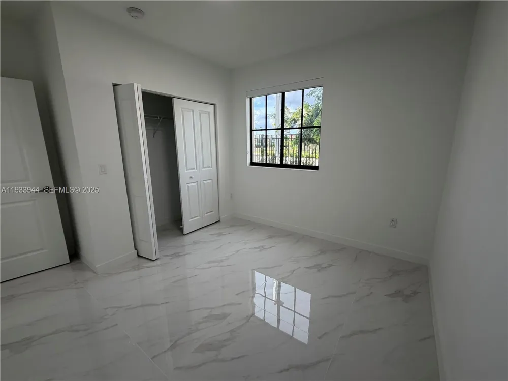 2306 E 4th ave #303 Hialeah, FL 33013
