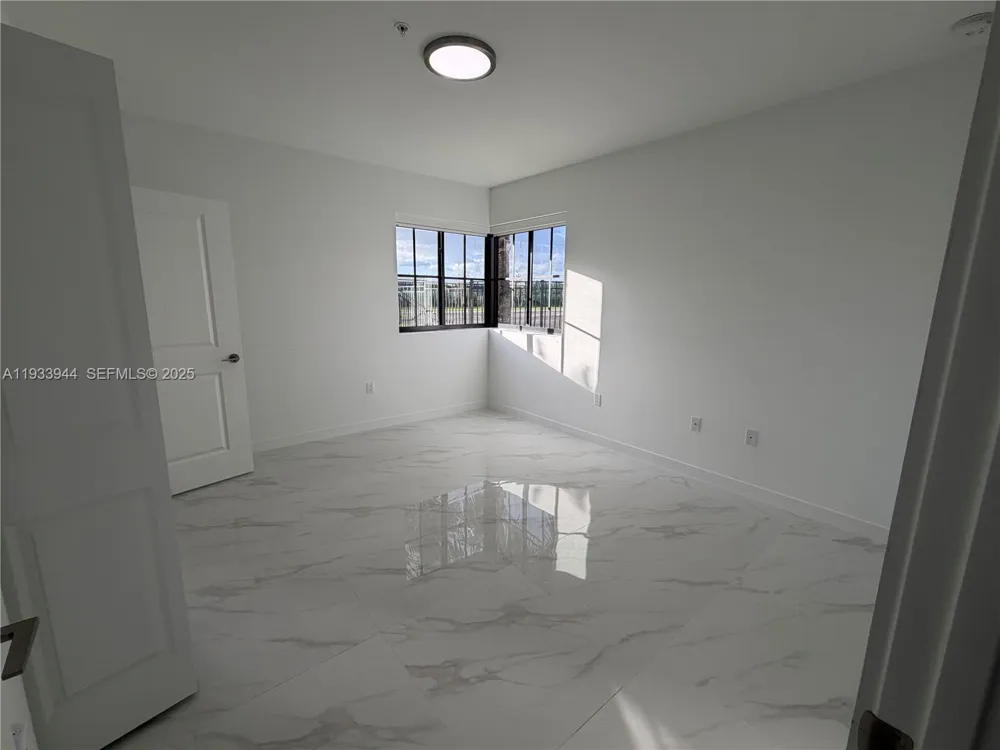 2306 E 4th ave #303 Hialeah, FL 33013