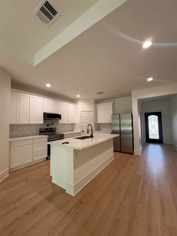 889 S Leon Giddings, TX 78942