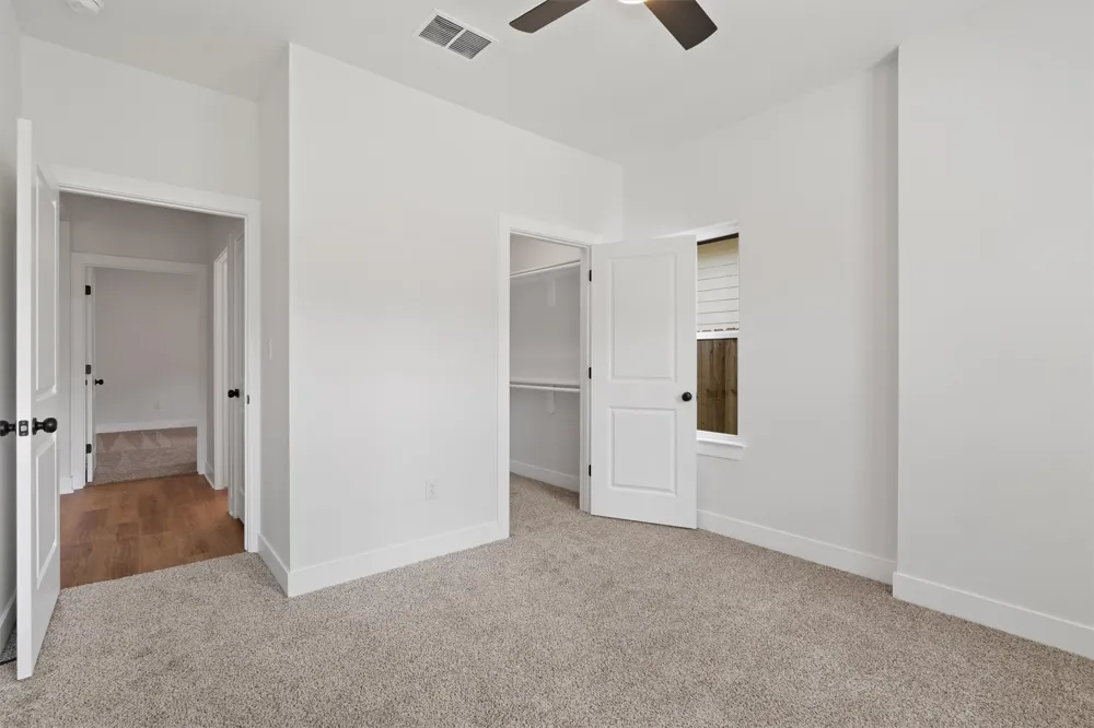 889 S Leon Giddings, TX 78942