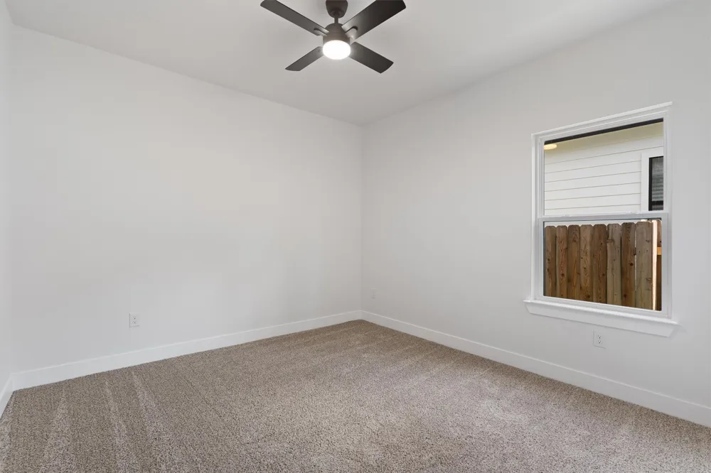889 S Leon Giddings, TX 78942