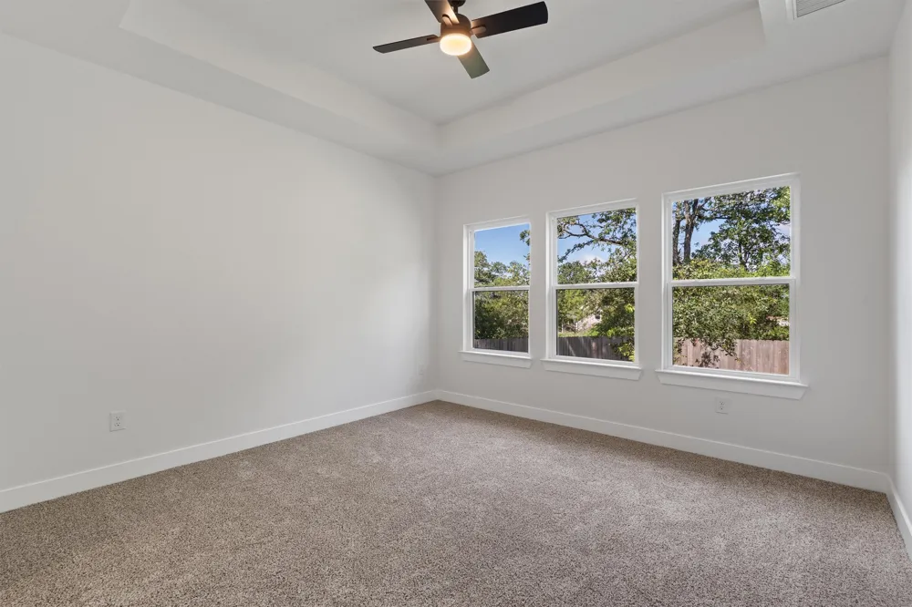 889 S Leon Giddings, TX 78942