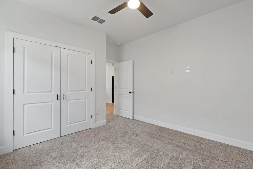 889 S Leon Giddings, TX 78942