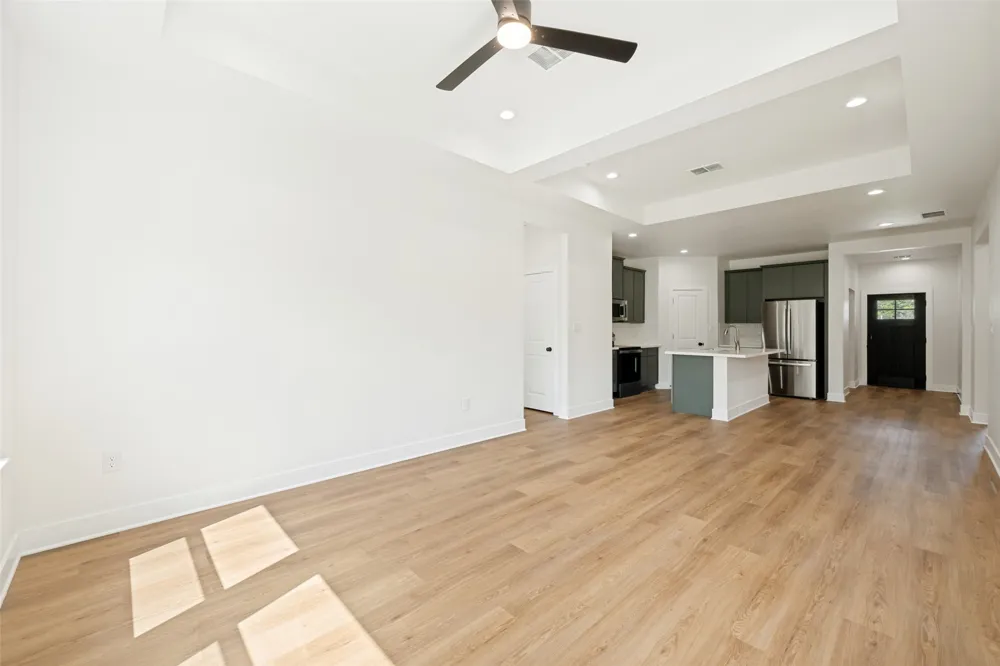 889 S Leon Giddings, TX 78942