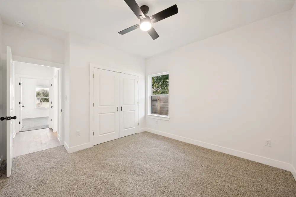 889 S Leon Giddings, TX 78942