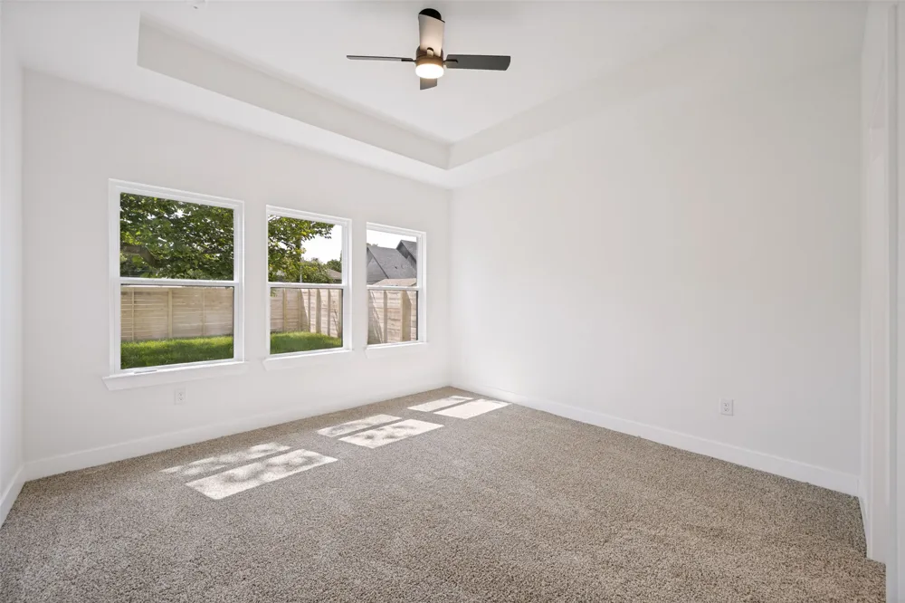 889 S Leon Giddings, TX 78942