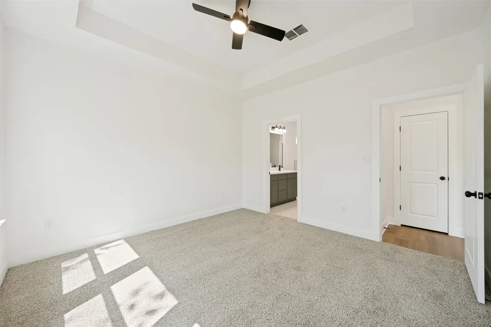 889 S Leon Giddings, TX 78942