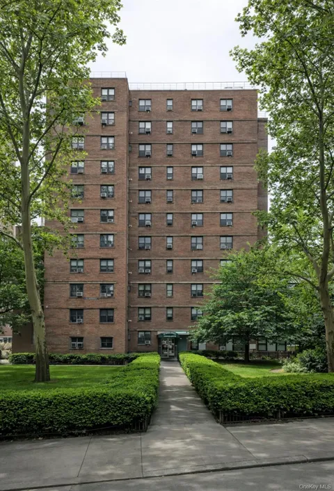 385 Grand Street #L904