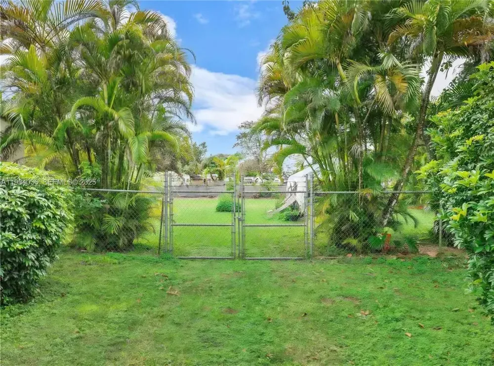 19810 SW 200th St Miami, FL 33187