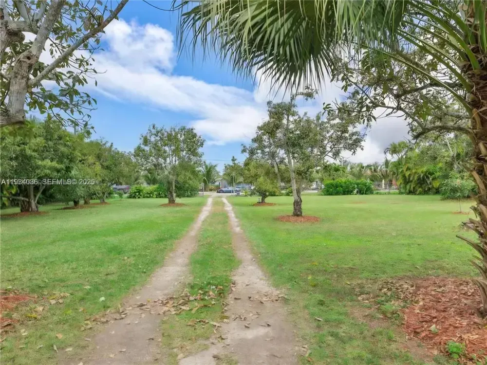 19810 SW 200th St Miami, FL 33187