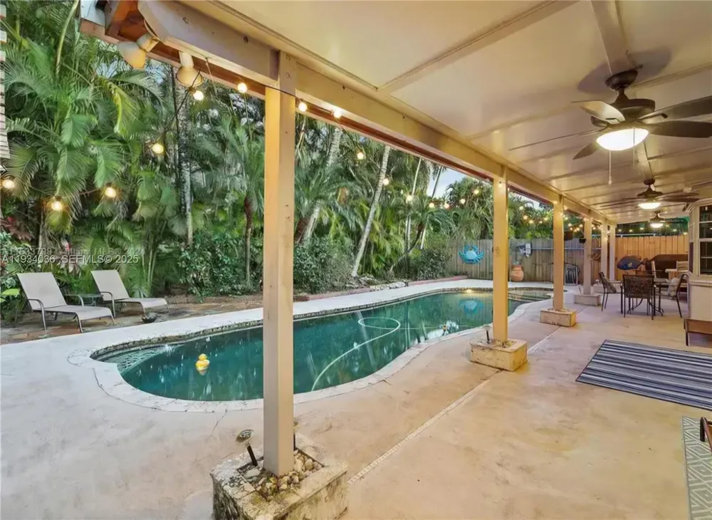 19810 SW 200th St Miami, FL 33187