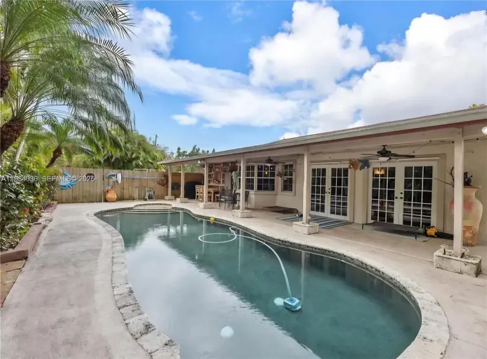 19810 SW 200th St Miami, FL 33187
