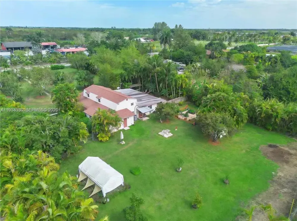 19810 SW 200th St Miami, FL 33187