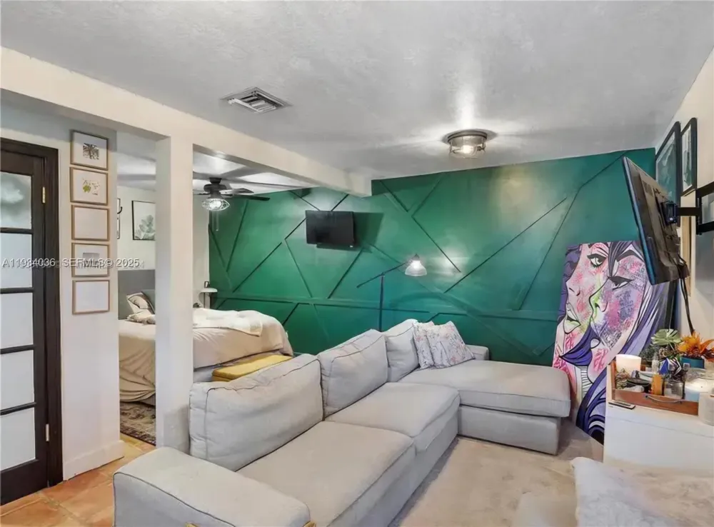 19810 SW 200th St Miami, FL 33187