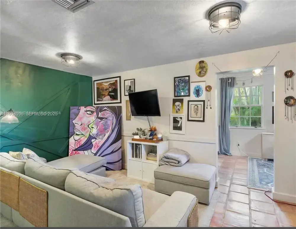19810 SW 200th St Miami, FL 33187