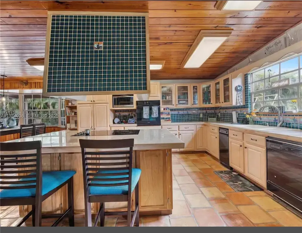 19810 SW 200th St Miami, FL 33187