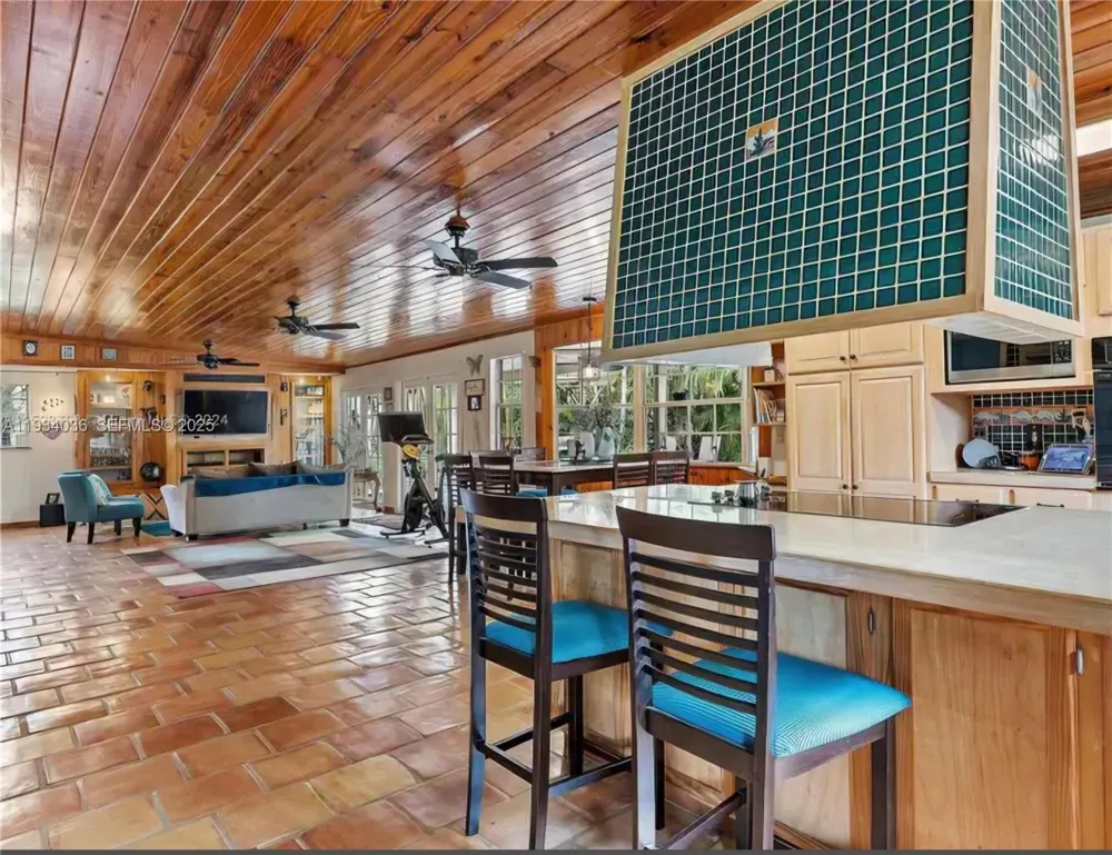 19810 SW 200th St Miami, FL 33187