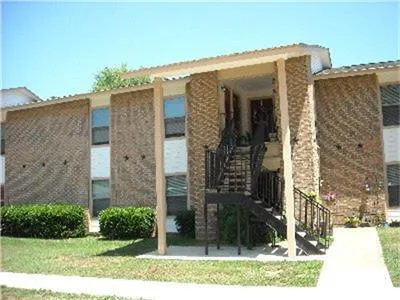 1304 W AVENUE Hooks, TX 75561