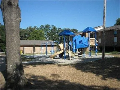 1304 W AVENUE Hooks, TX 75561