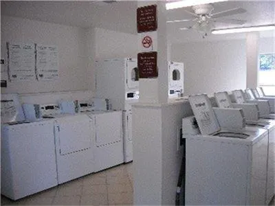 1304 W AVENUE Hooks, TX 75561