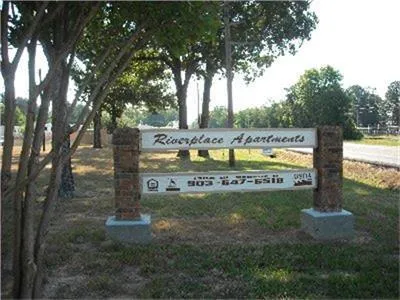 1304 W AVENUE Hooks, TX 75561