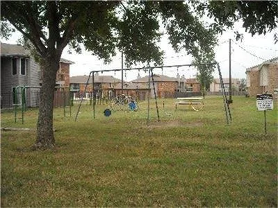 1005 Cottonbowl Taylor, TX 76574