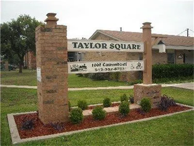 1005 Cottonbowl Taylor, TX 76574