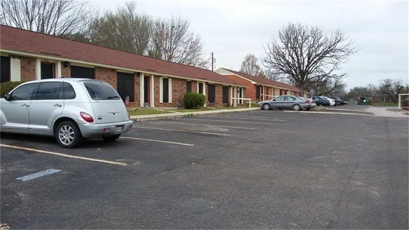 1311 Central Tx Expressway Lampasas, TX 76550
