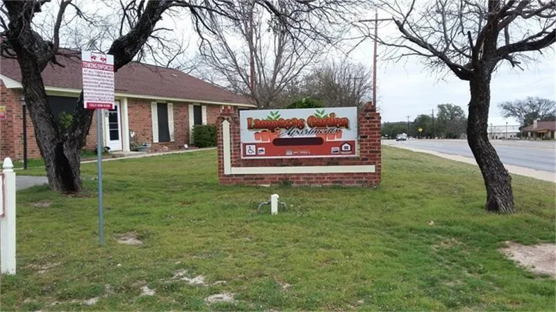1311 Central Tx Expressway Lampasas, TX 76550