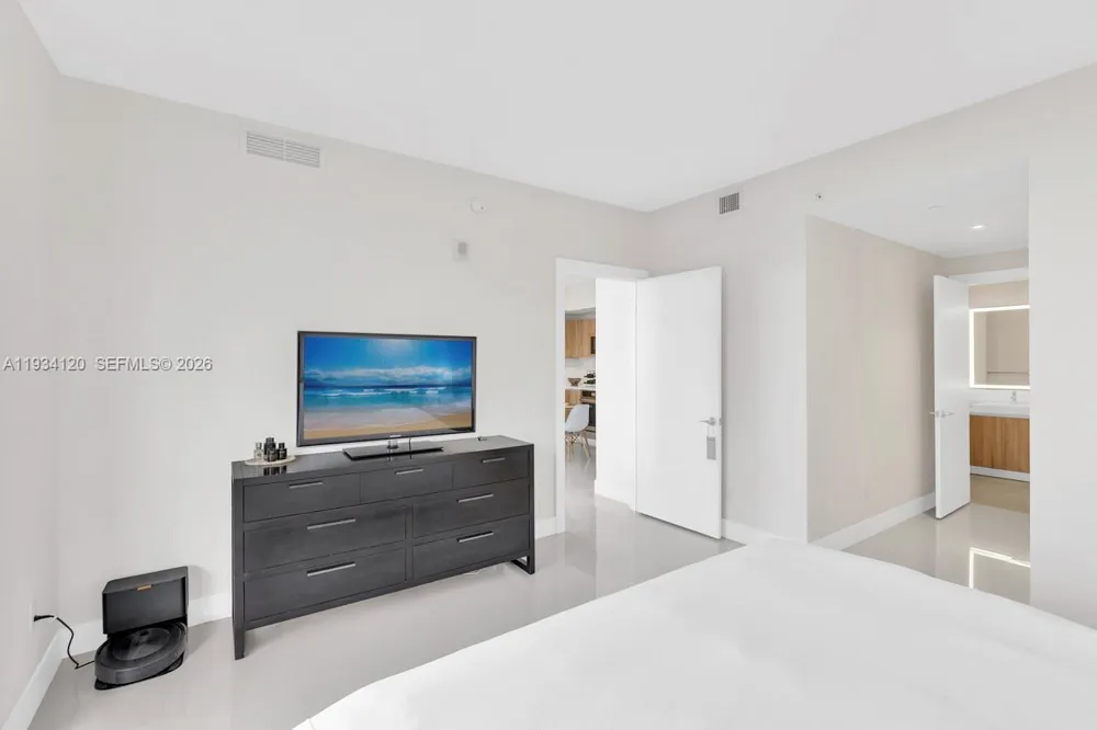 2960 NE 207 St #810 Aventura, FL 33180