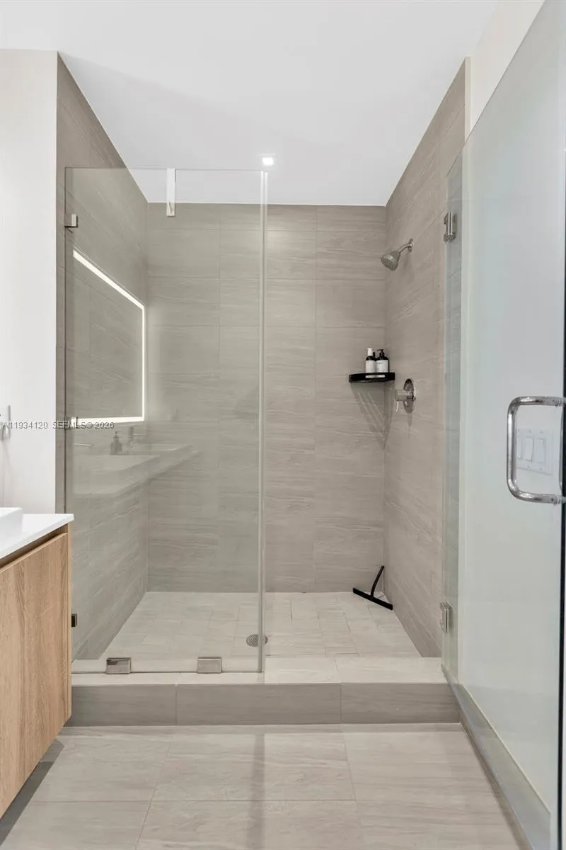 2960 NE 207 St #810 Aventura, FL 33180