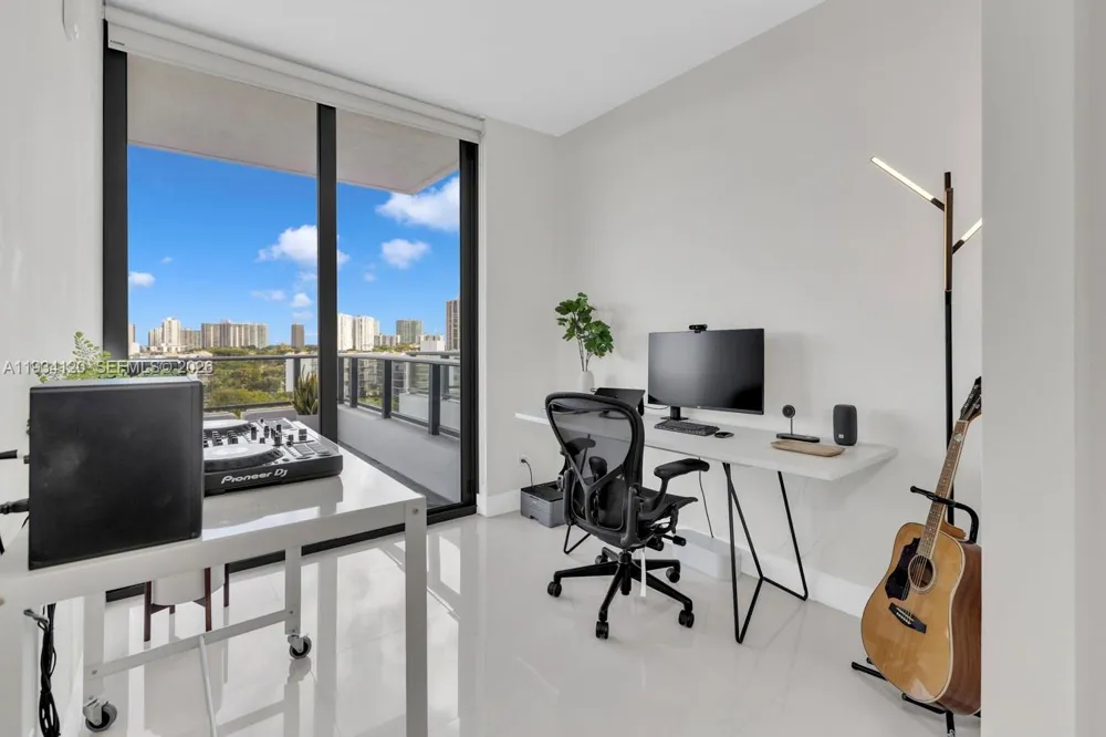 2960 NE 207 St #810 Aventura, FL 33180