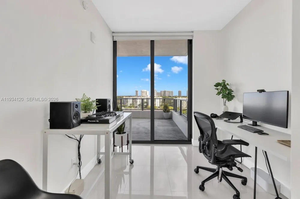 2960 NE 207 St #810 Aventura, FL 33180