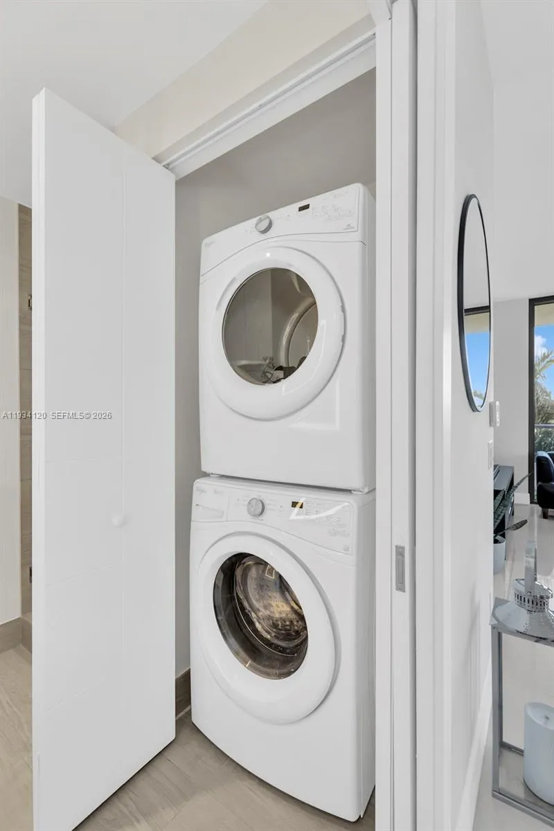 2960 NE 207 St #810 Aventura, FL 33180