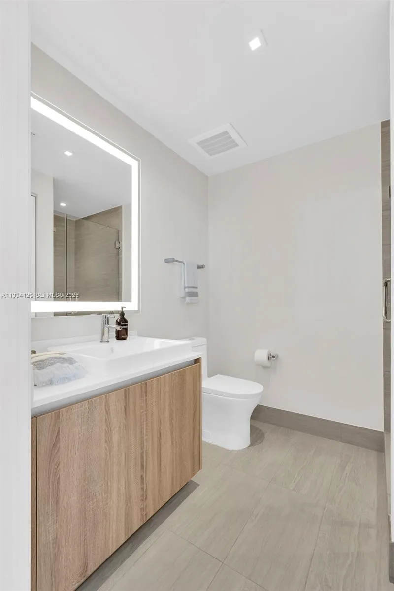 2960 NE 207 St #810 Aventura, FL 33180