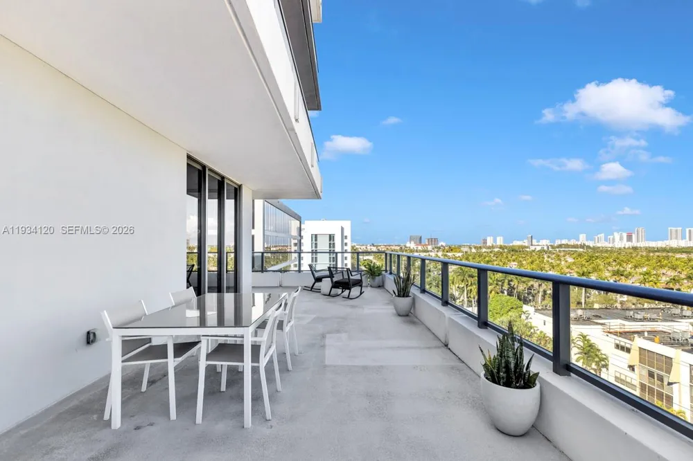 2960 NE 207 St #810 Aventura, FL 33180