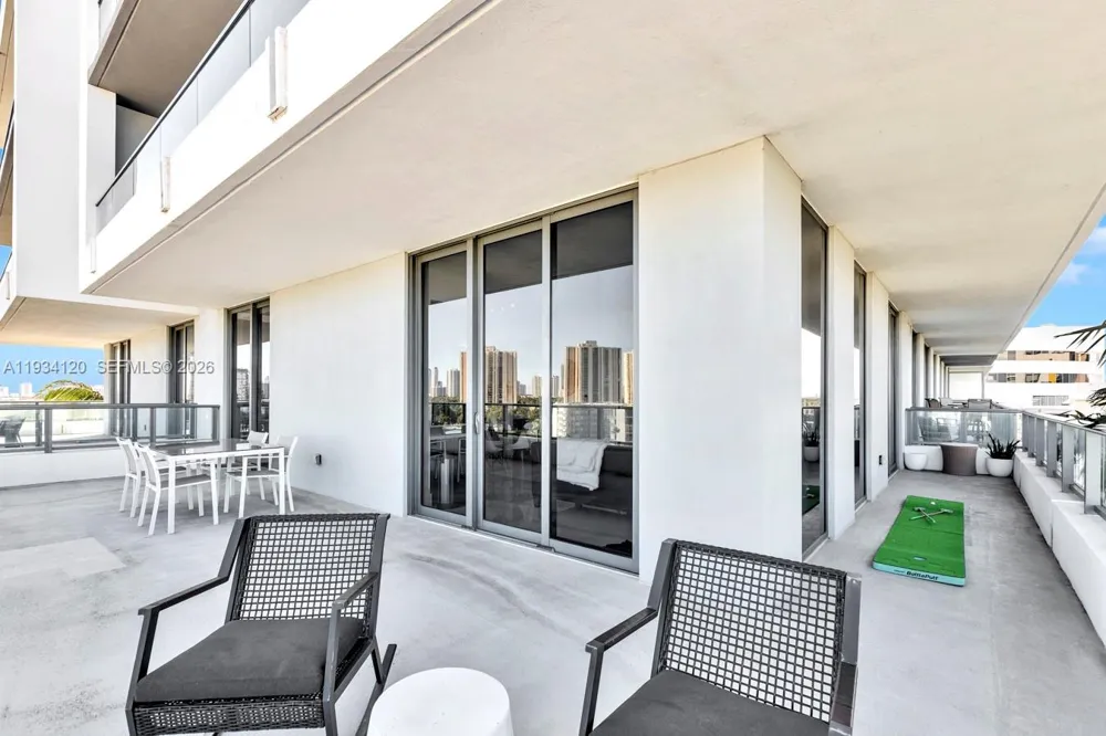 2960 NE 207 St #810 Aventura, FL 33180