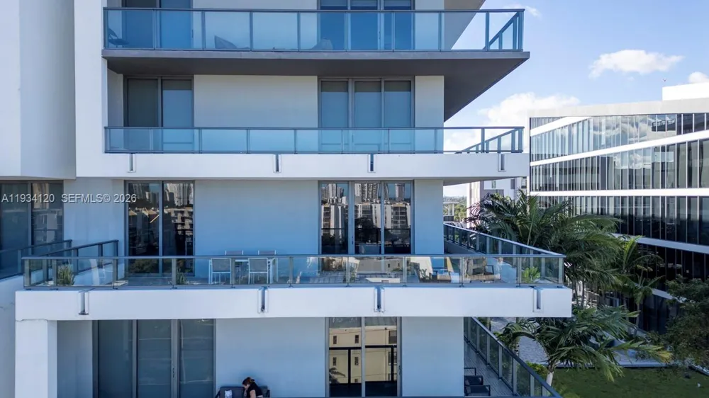 2960 NE 207 St #810 Aventura, FL 33180