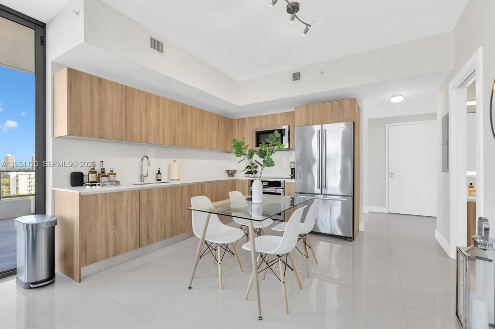 2960 NE 207 St #810 Aventura, FL 33180